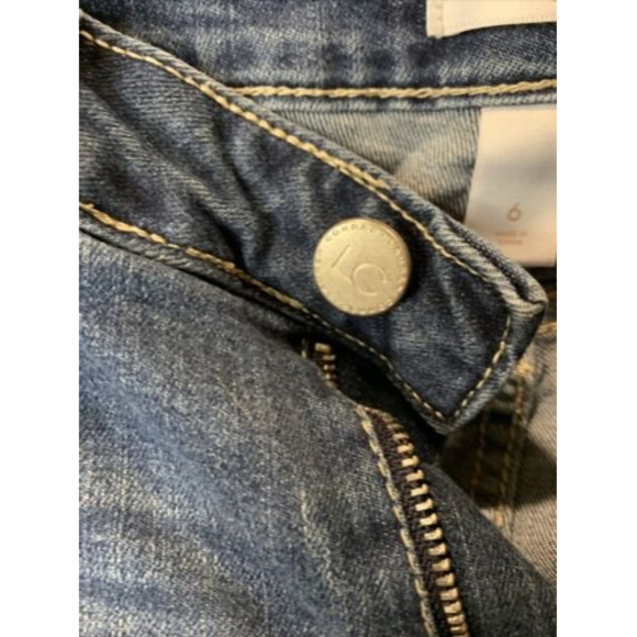 LC Lauren Conrad Womens Jean Shorts Size 6 mid rise Med Wash Cuffed Short Shorts - Picture 3 of 12